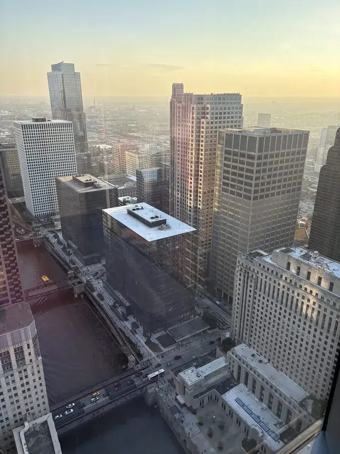 View over the Chicago River at sunset